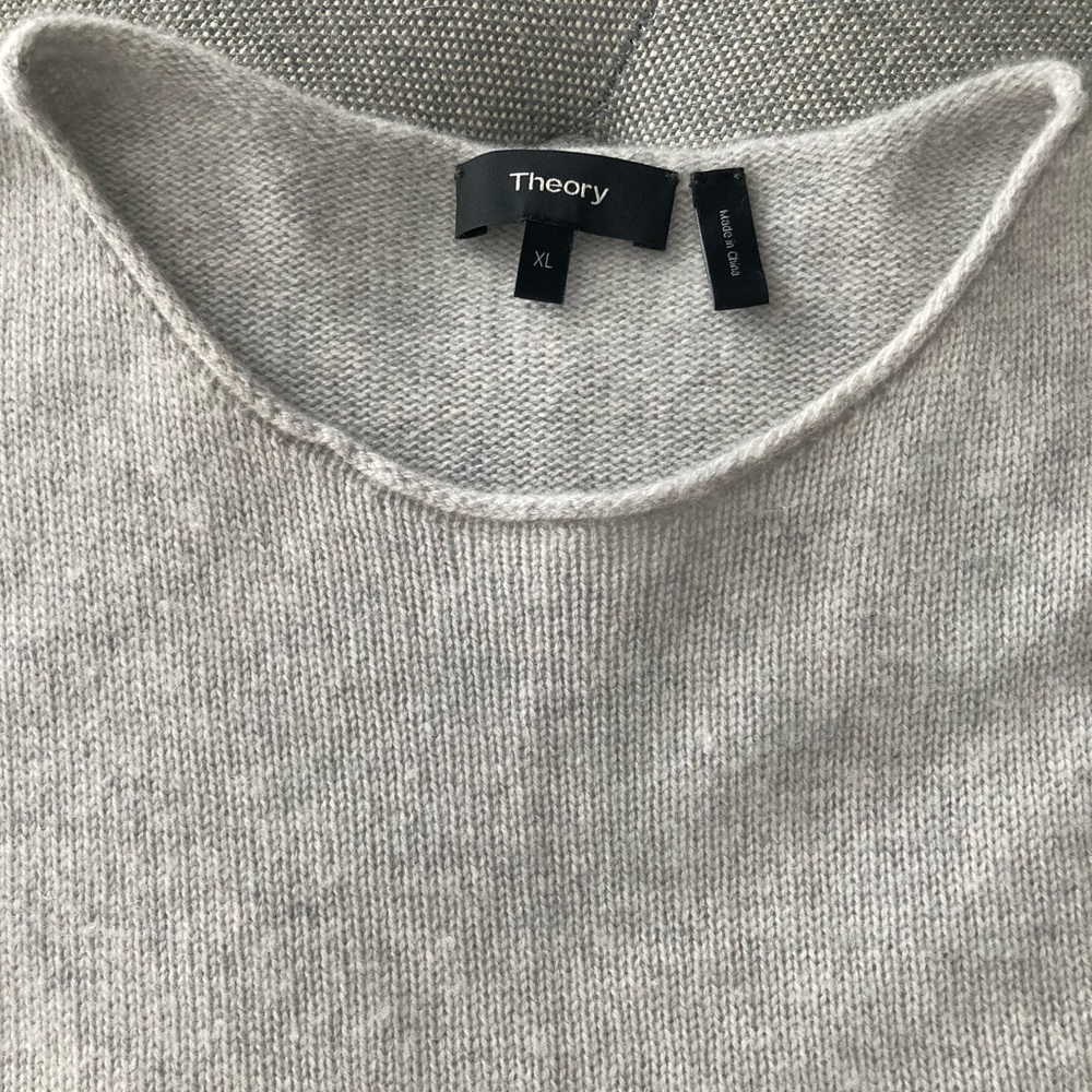 Theory Tolleree Cashmere T lightly worn